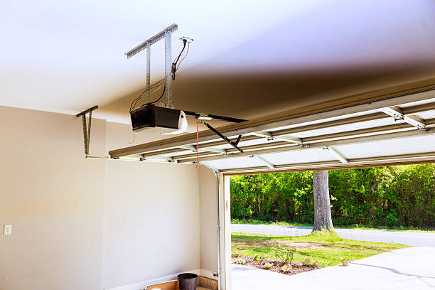 Top rated local Garage Door Roller Replacement specialists in Oak Leaf, TX